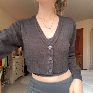 h&m black cropped button up cardigan